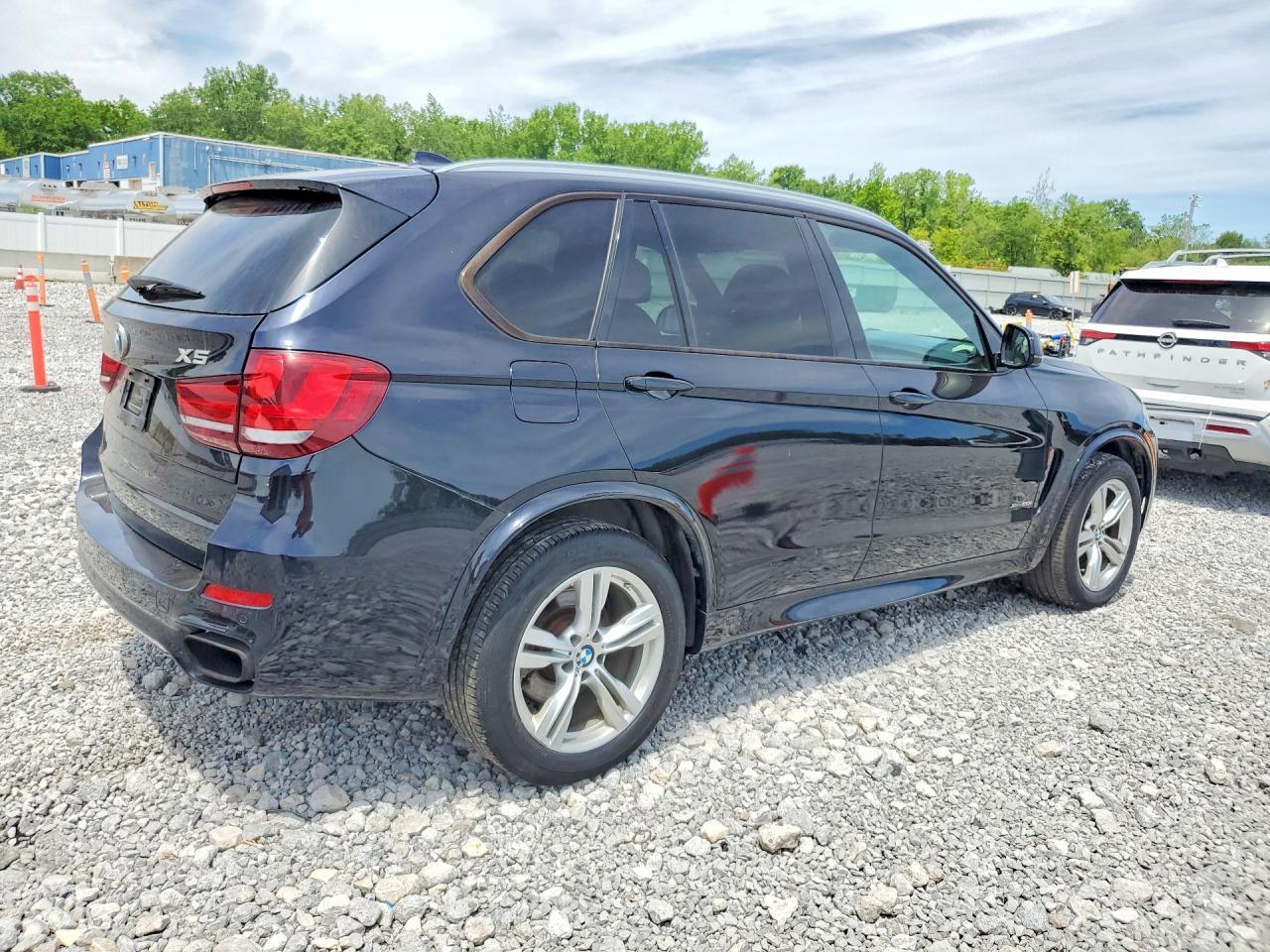2016 BMW X5 xDrive50I - zdjęcie 3