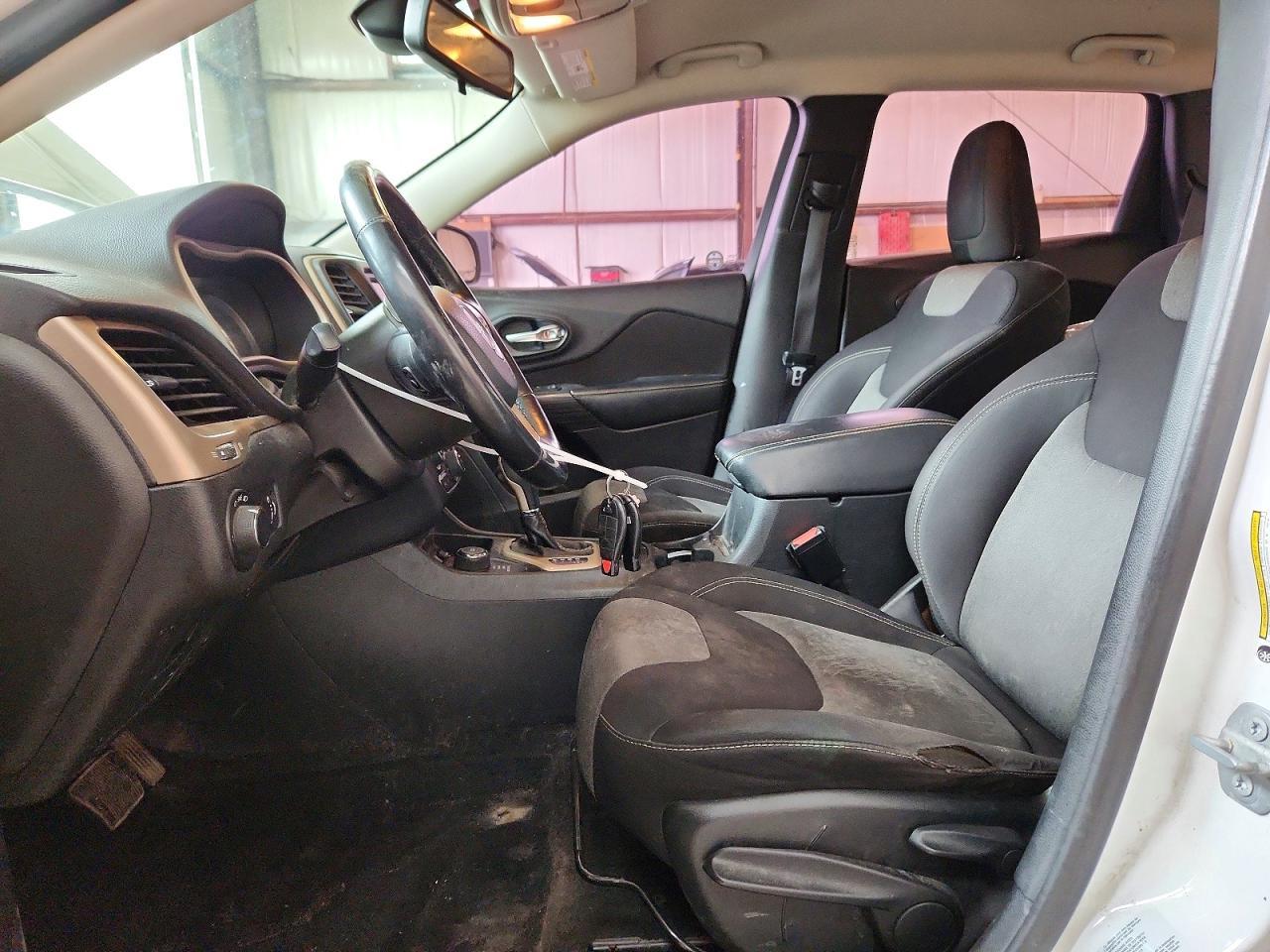 2015 Jeep Cherokee Sport - zdjęcie 7