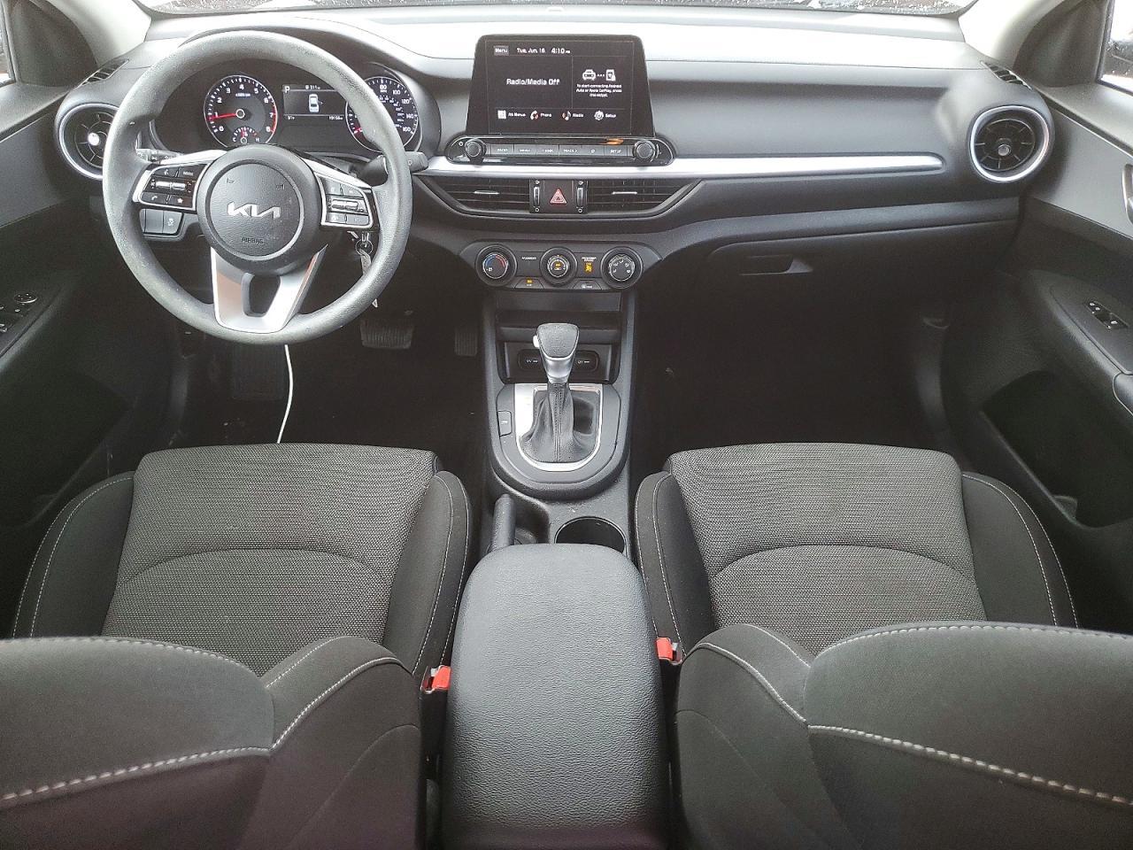 2023 Kia Forte Lxs - zdjęcie 8