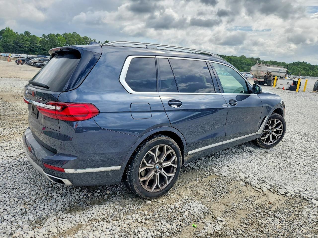 2022 BMW X7 xDrive40I - zdjęcie 3