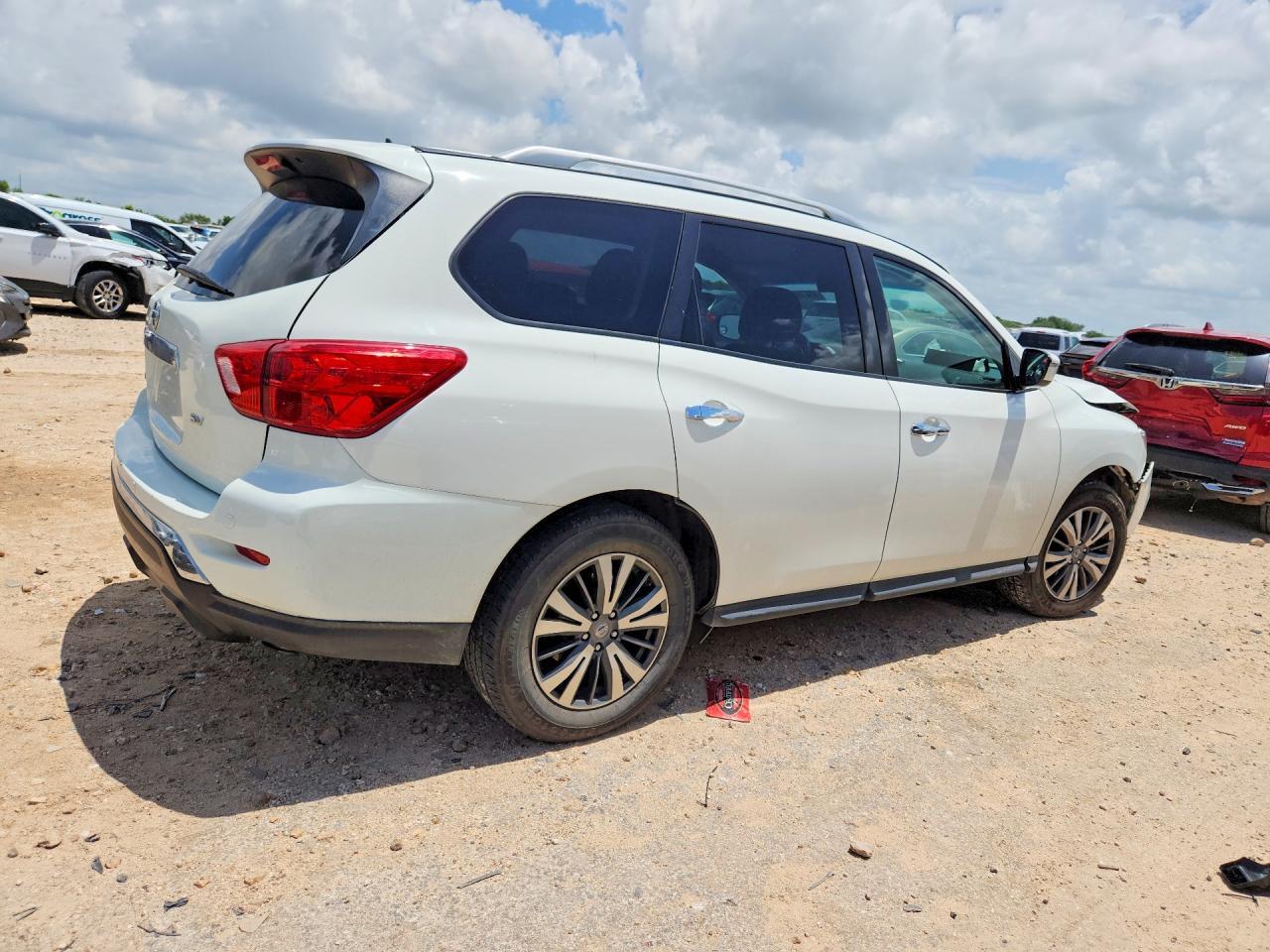 2018 Nissan Pathfinder Sv - zdjęcie 3