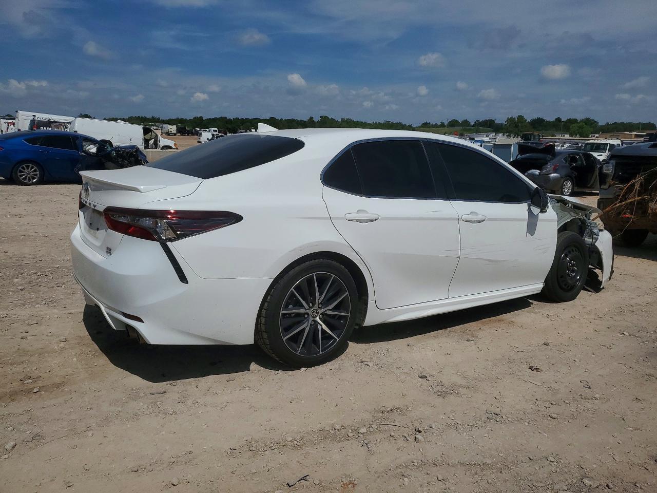2022 Toyota Camry Se - zdjęcie 3