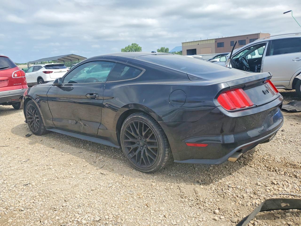 Ford Mustang - zdjęcie 2