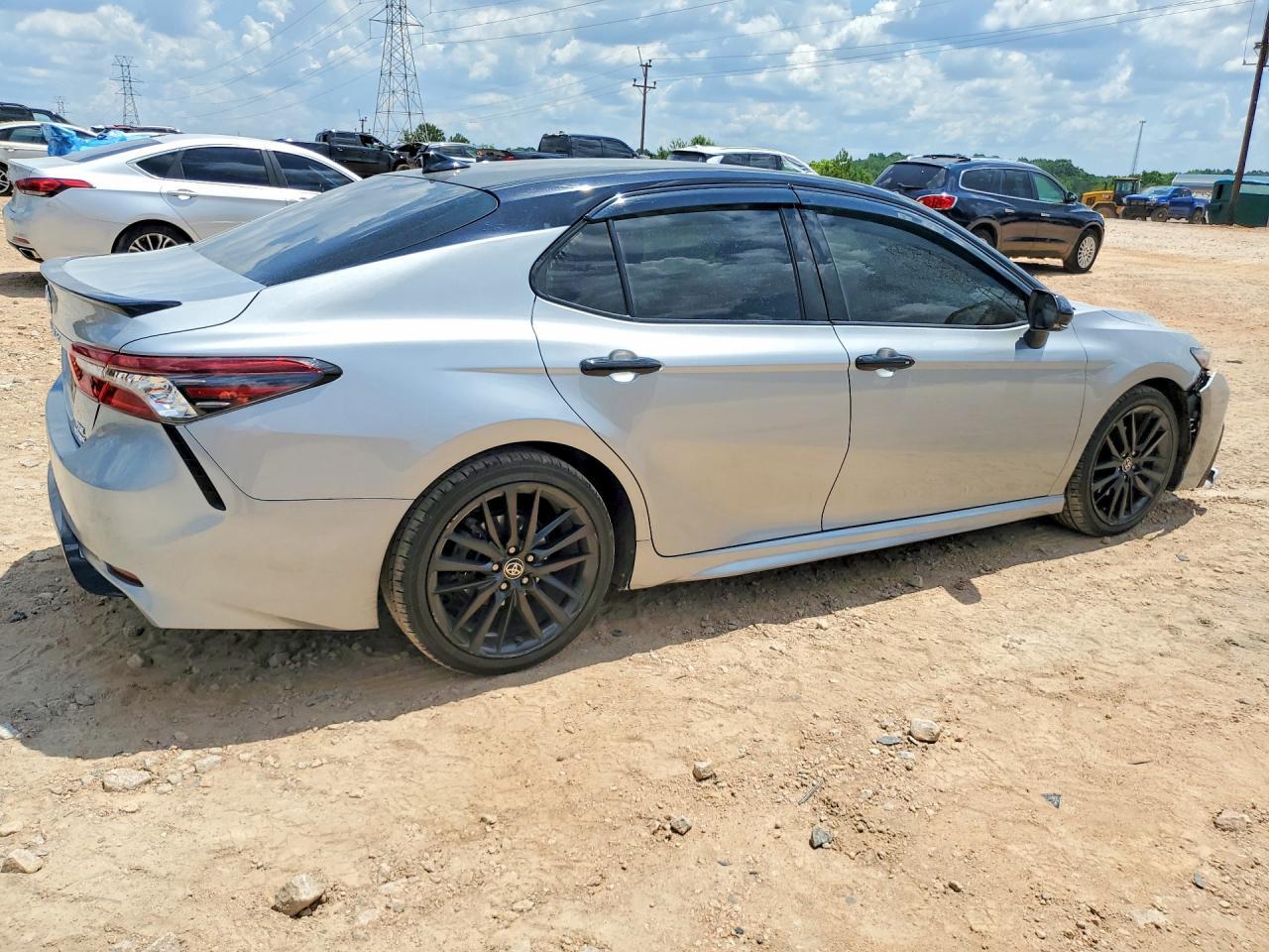 2022 Toyota Camry Xse - zdjęcie 3