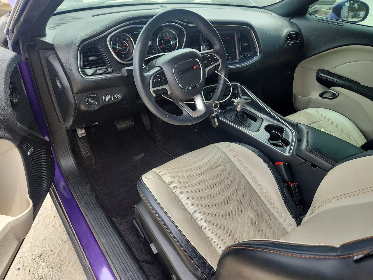 2016 Dodge Challenger R - zdjęcie 8