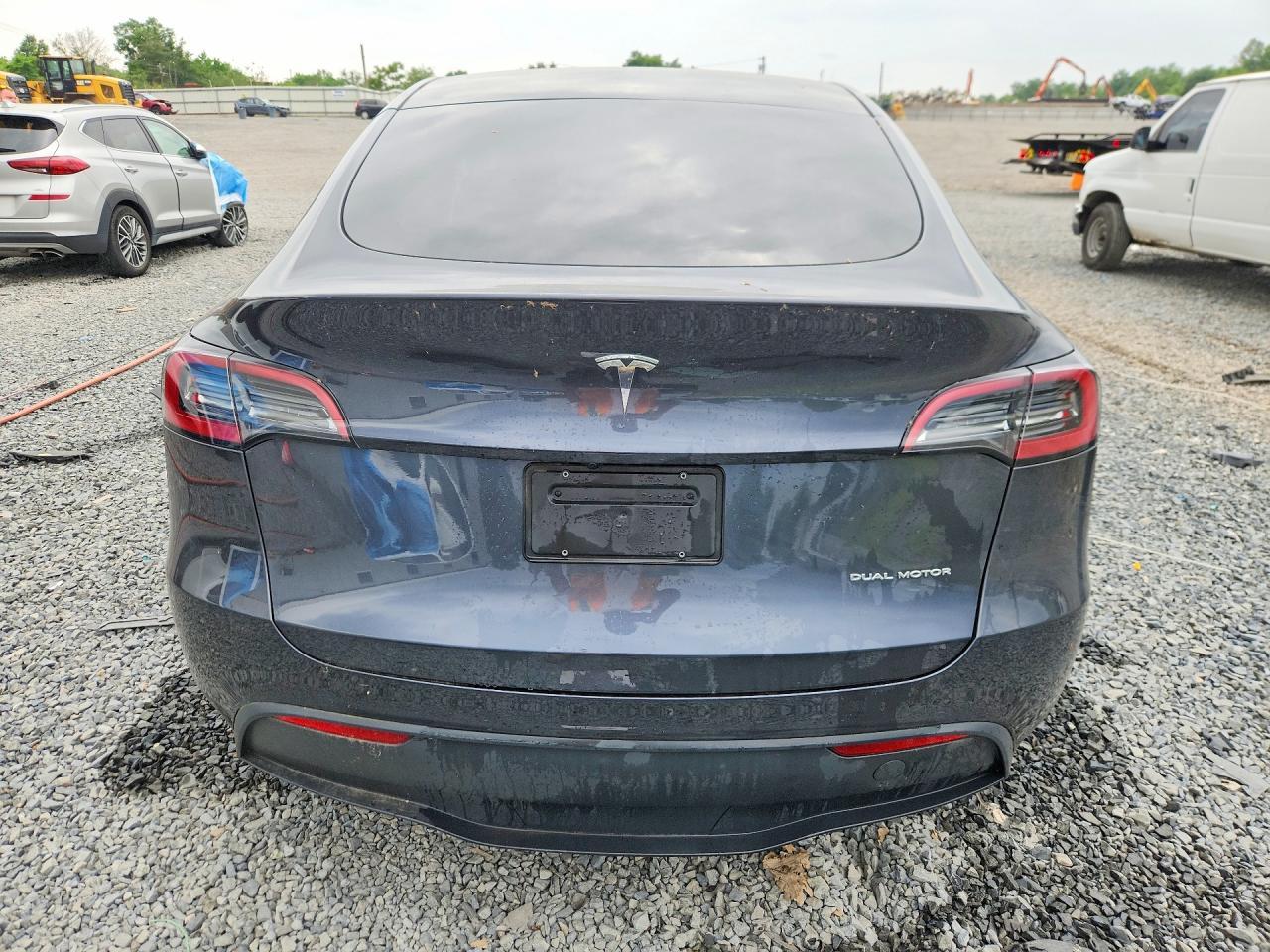2024 Tesla Model Y - zdjęcie 6