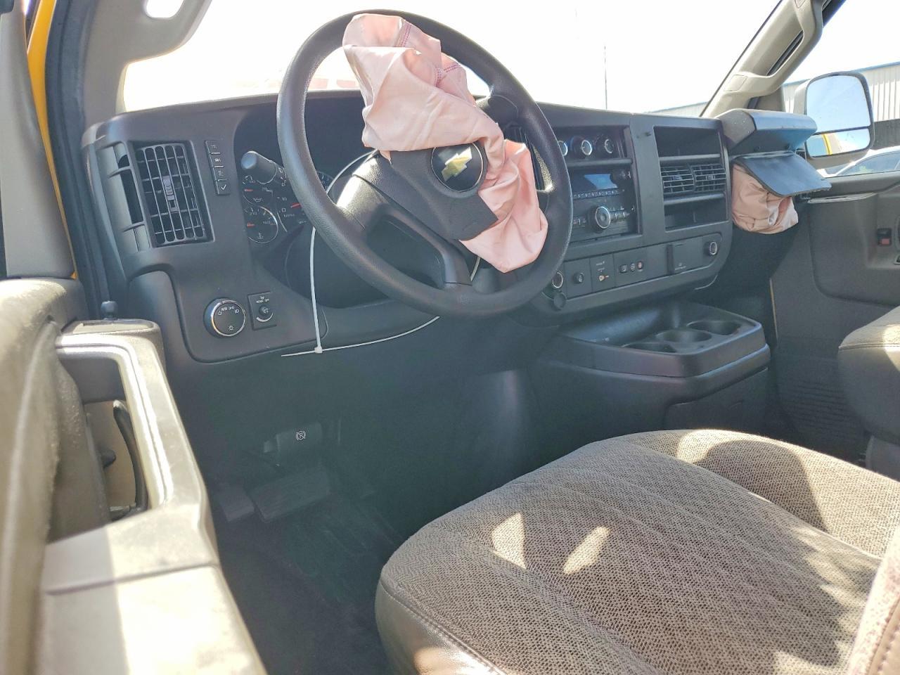 2024 Chevrolet Express G2500 - zdjęcie 8