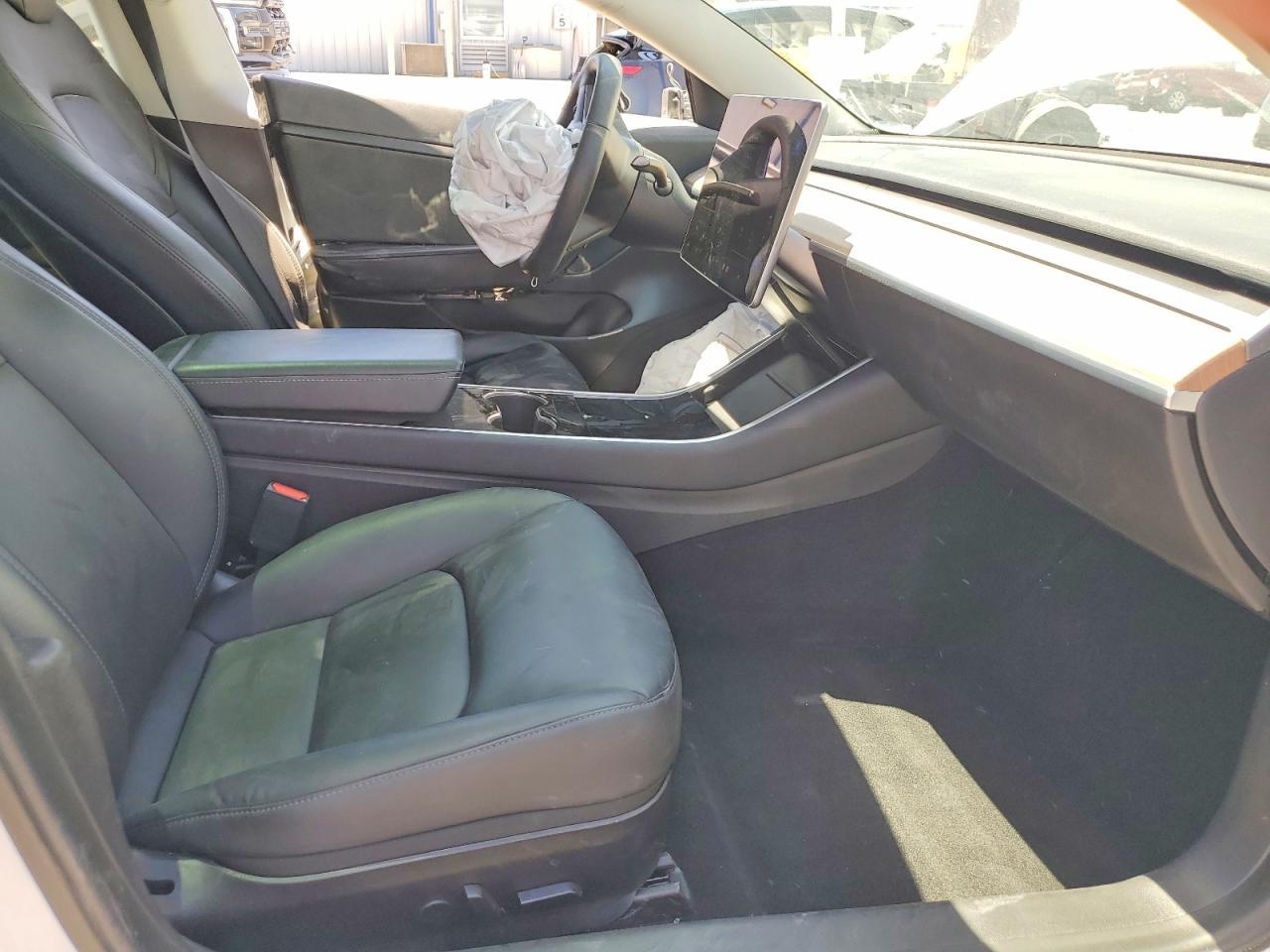 2020 Tesla Model 3 - zdjęcie 7