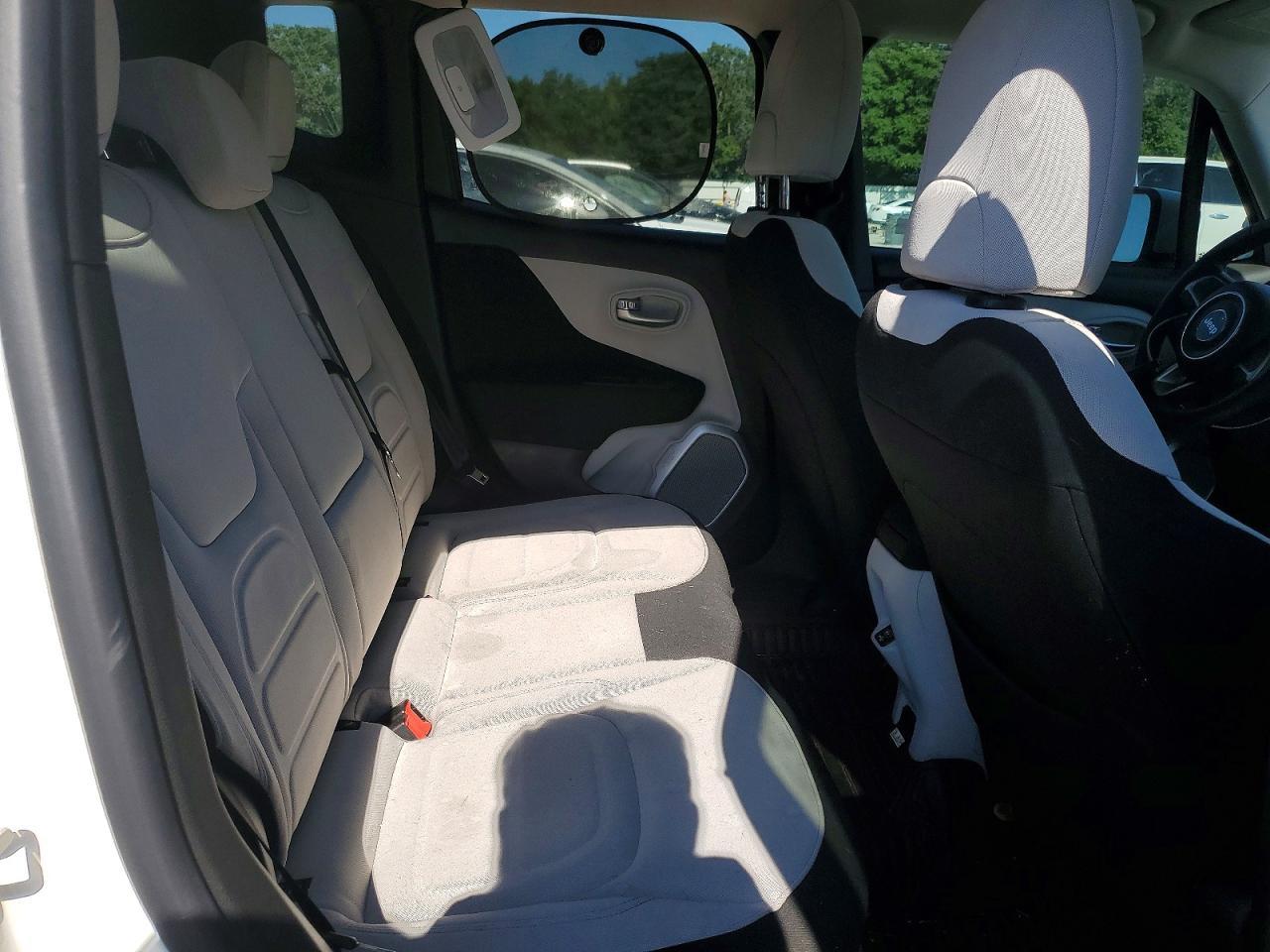 2018 Jeep Renegade Latitude - zdjęcie 11
