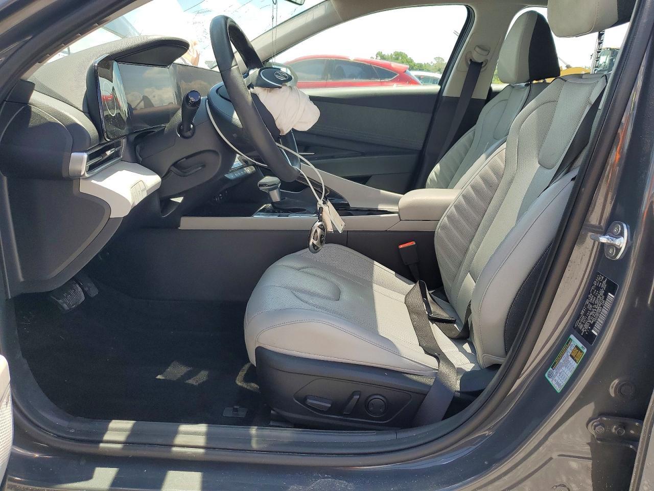 2024 Hyundai Elantra Limited - zdjęcie 7
