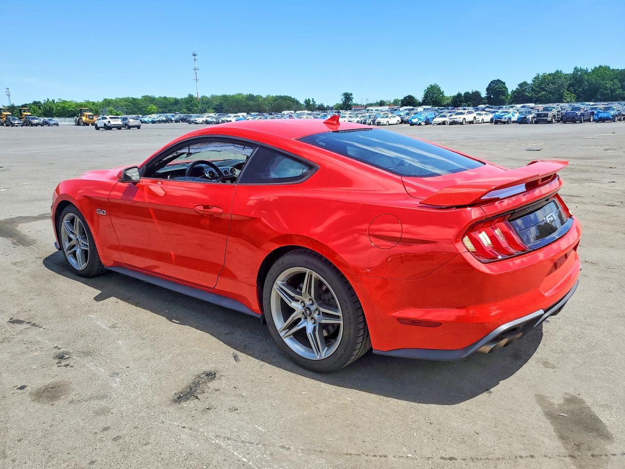 2022 Ford Mustang Gt - zdjęcie 2