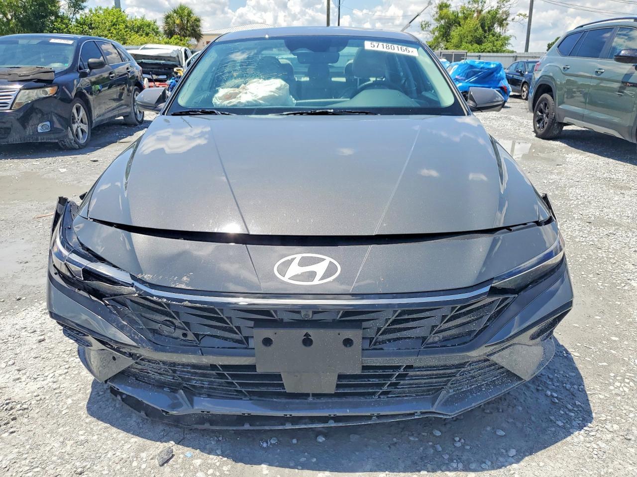 2024 Hyundai Elantra Limited - zdjęcie 5
