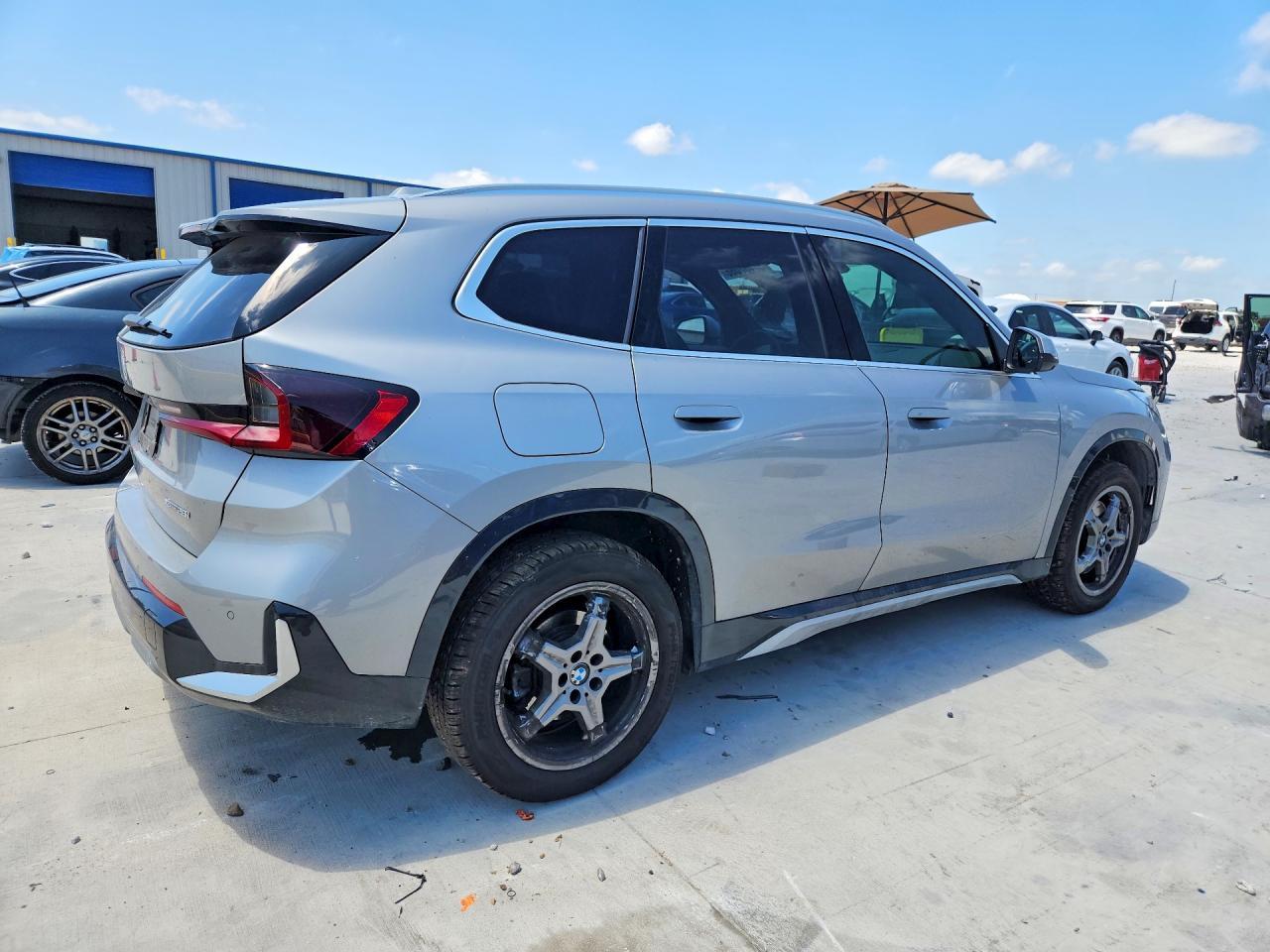 2025 BMW X1 xDrive28I - zdjęcie 3