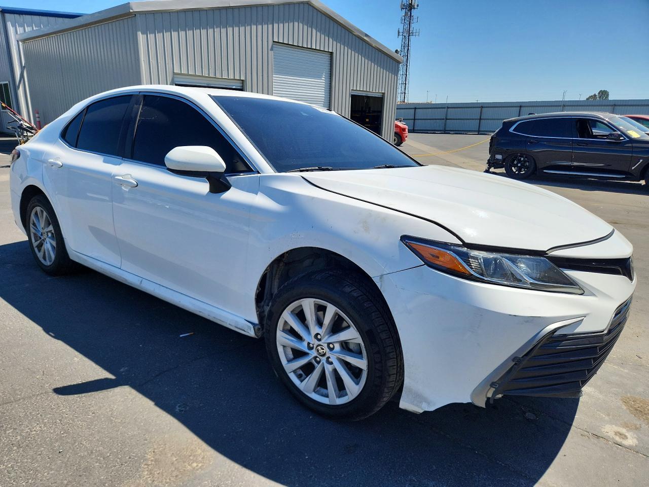 2022 Toyota Camry Le - zdjęcie 4