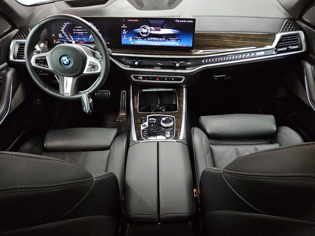 2025 BMW X5 xDrive50E - zdjęcie 8