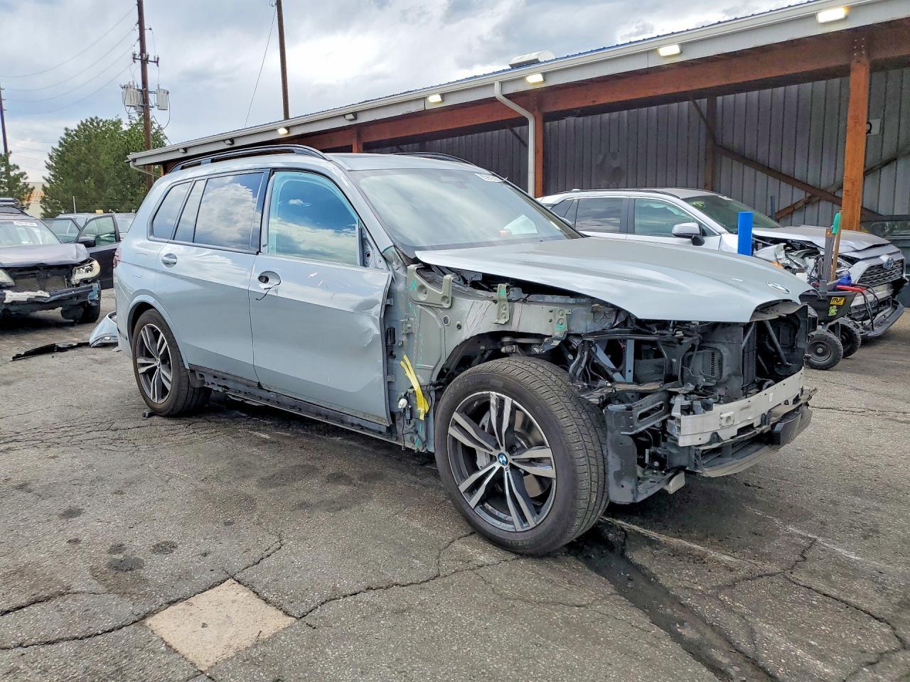 2023 BMW X7 xDrive40I - zdjęcie 4