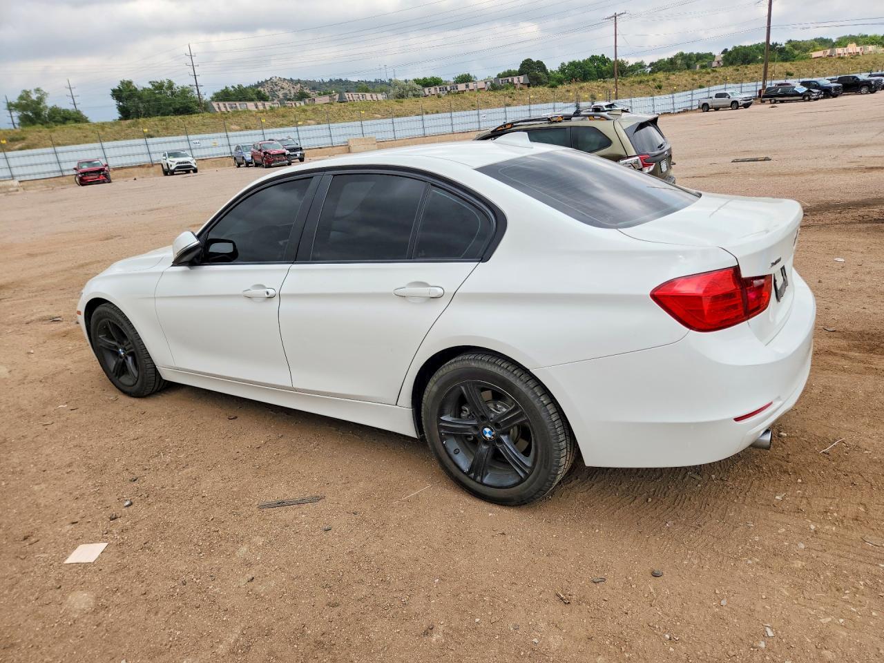 2014 BMW 320 I xDrive - zdjęcie 2