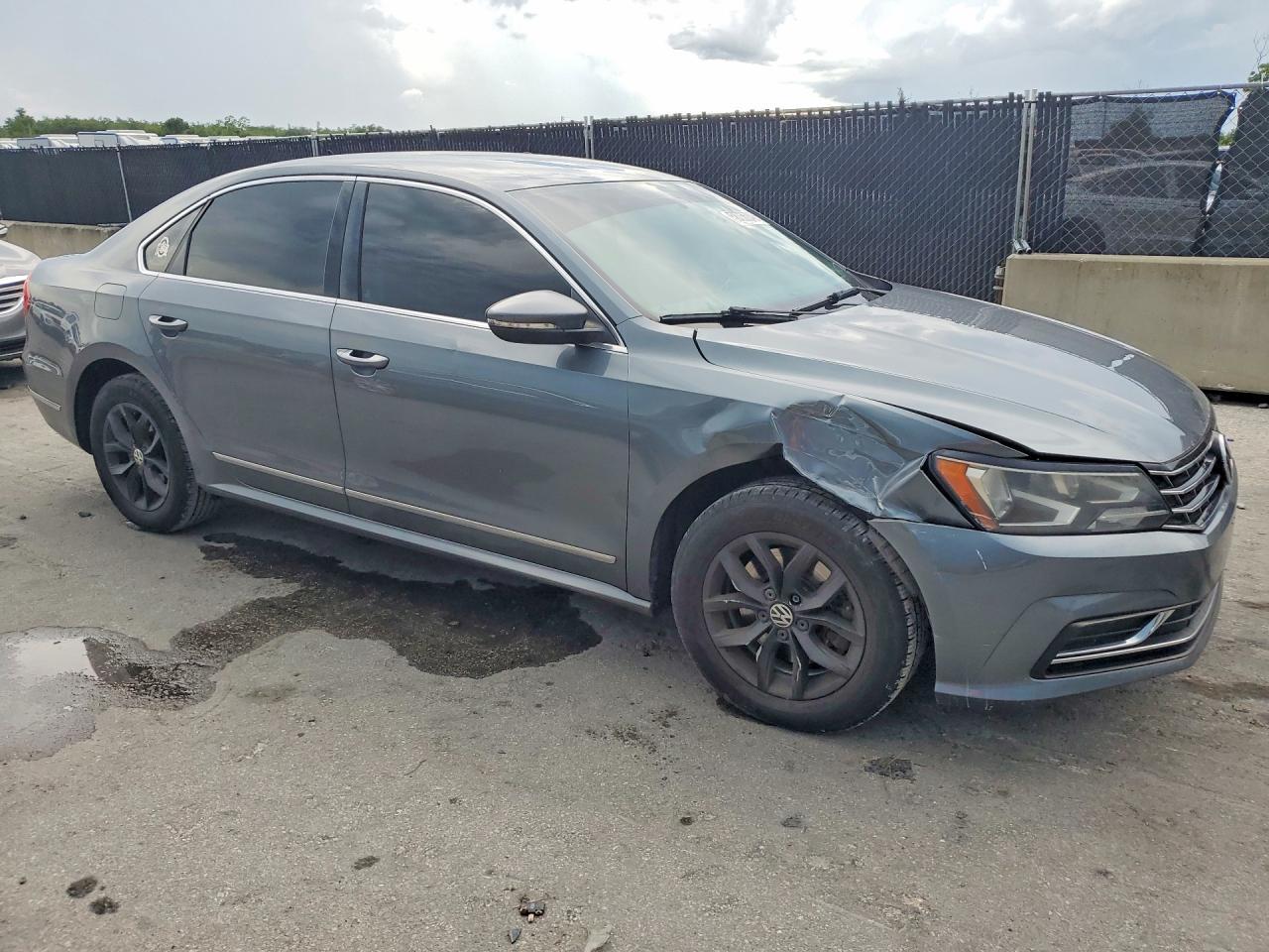 2016 Volkswagen Passat S - zdjęcie 4