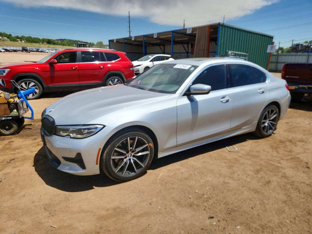 2020 BMW Seria 3 330i - zdjęcie główne