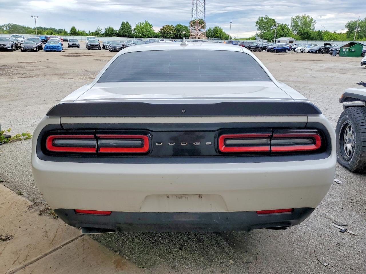 2016 Dodge Challenger R - zdjęcie 6