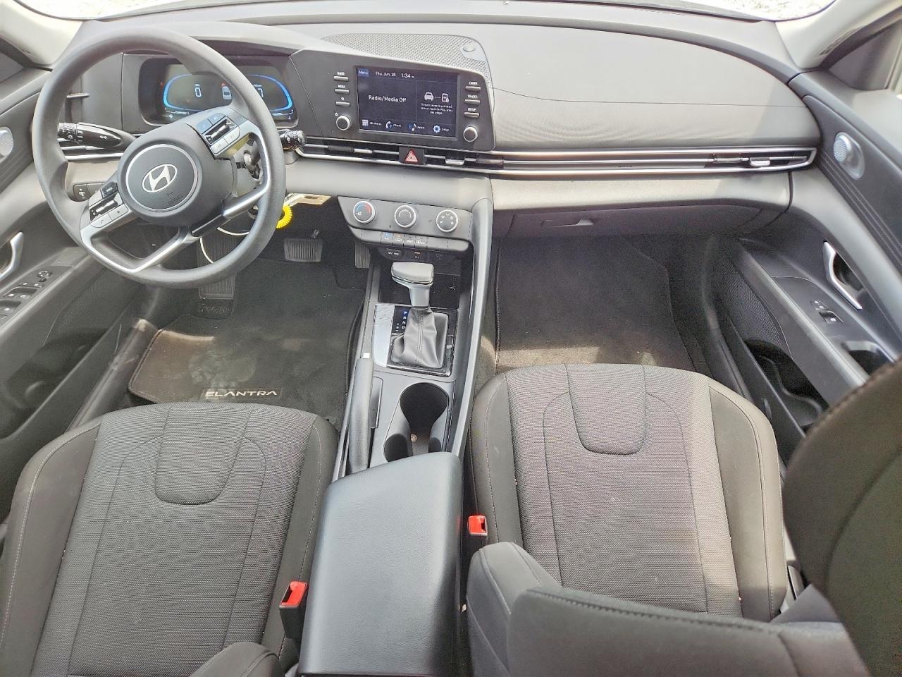 2025 Hyundai Elantra Se - zdjęcie 8