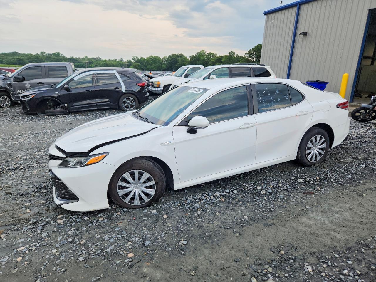 2019 Toyota Camry Hybrid Le - zdjęcie główne
