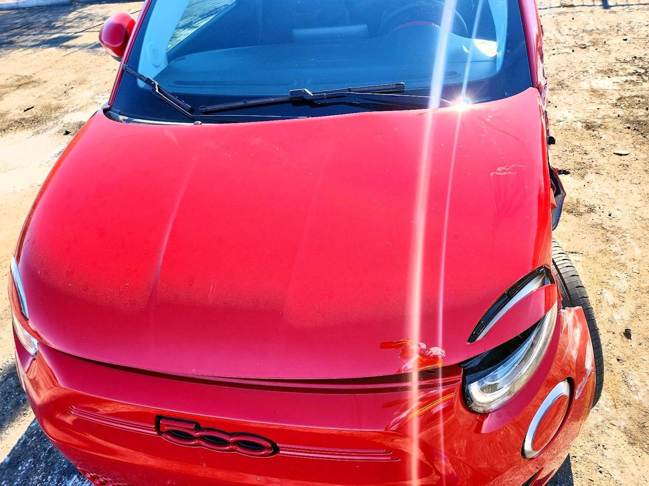 2024 Fiat 500 E Red - zdjęcie 11