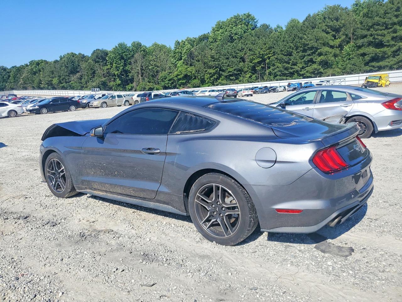 2021 Ford Mustang - zdjęcie 2