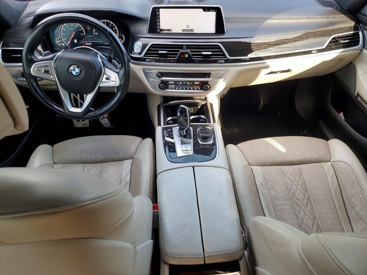 2016 BMW Seria 7 750i - zdjęcie 8