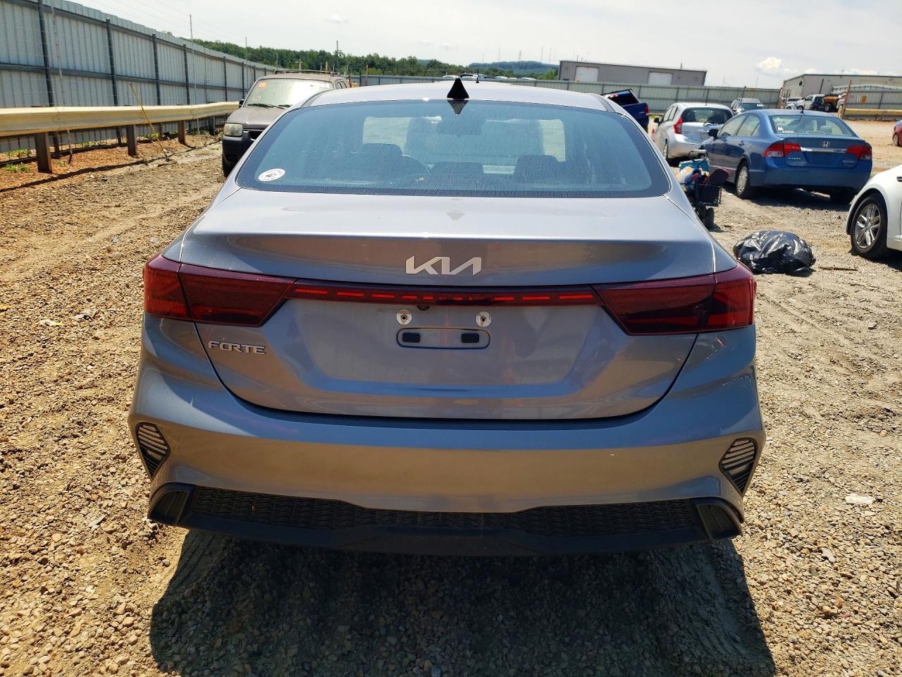 2023 Kia Forte Lxs - zdjęcie 6
