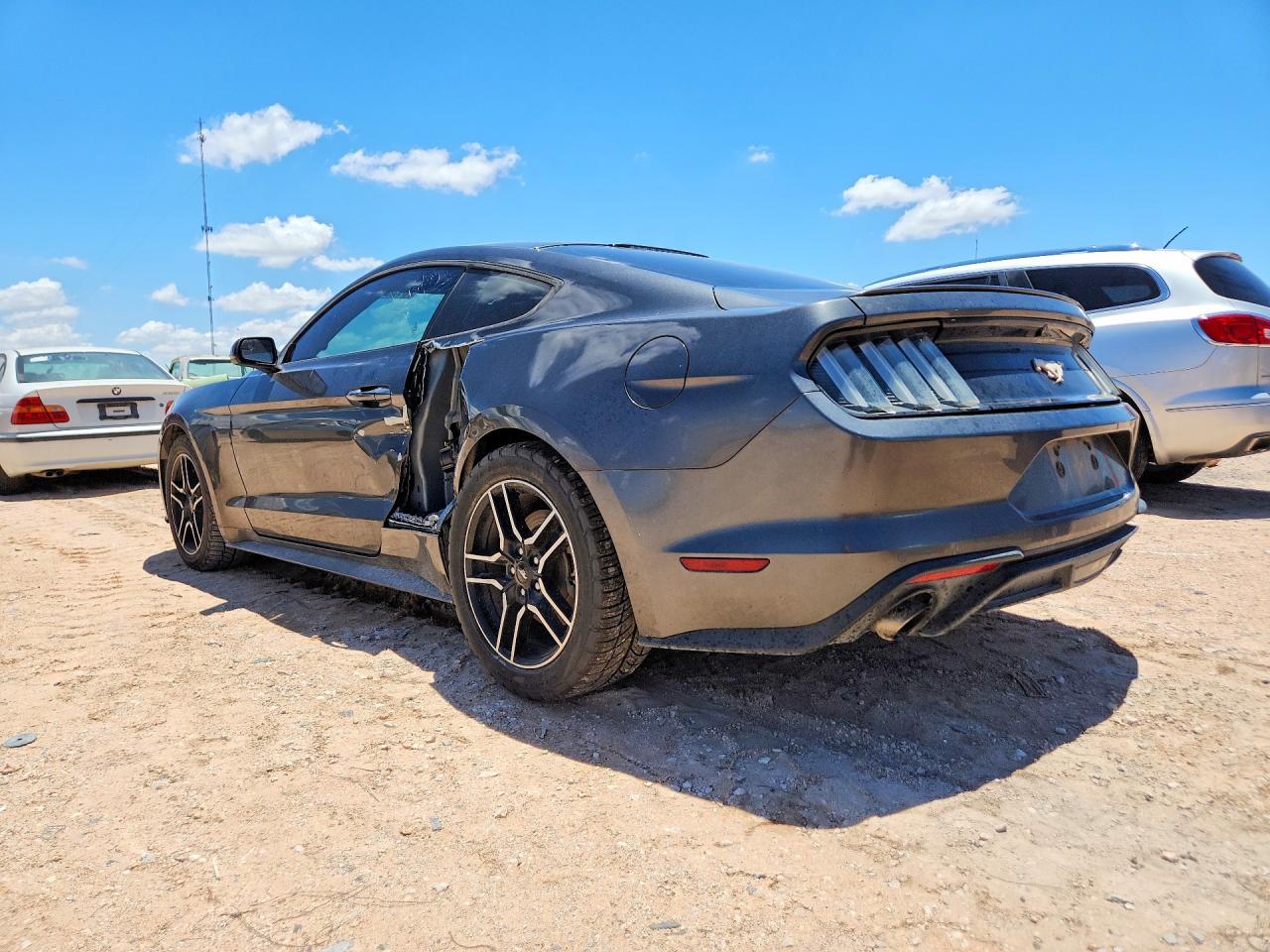 2019 Ford Mustang - zdjęcie 2