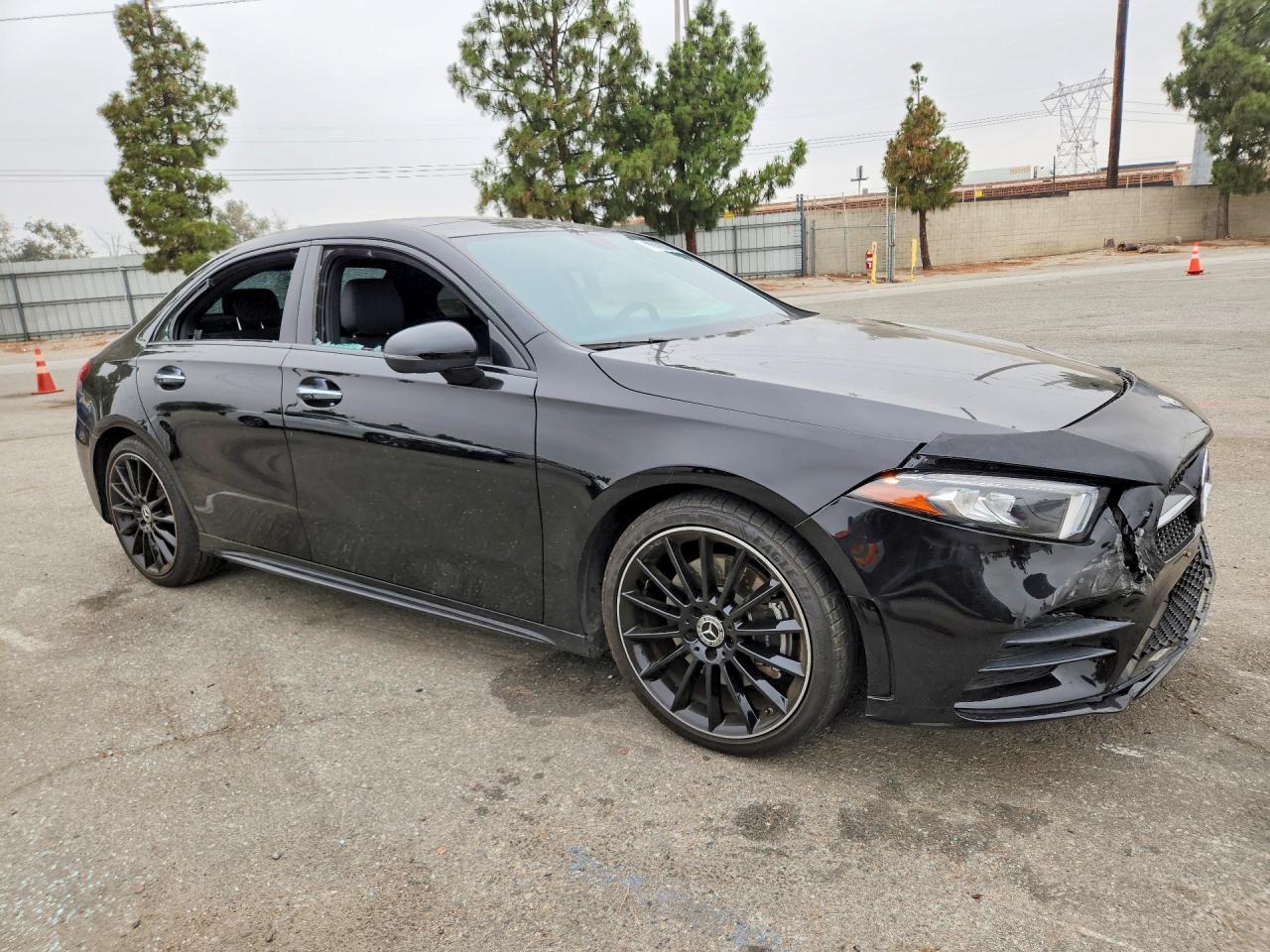 2019 Mercedes-Benz A 220 - zdjęcie 4
