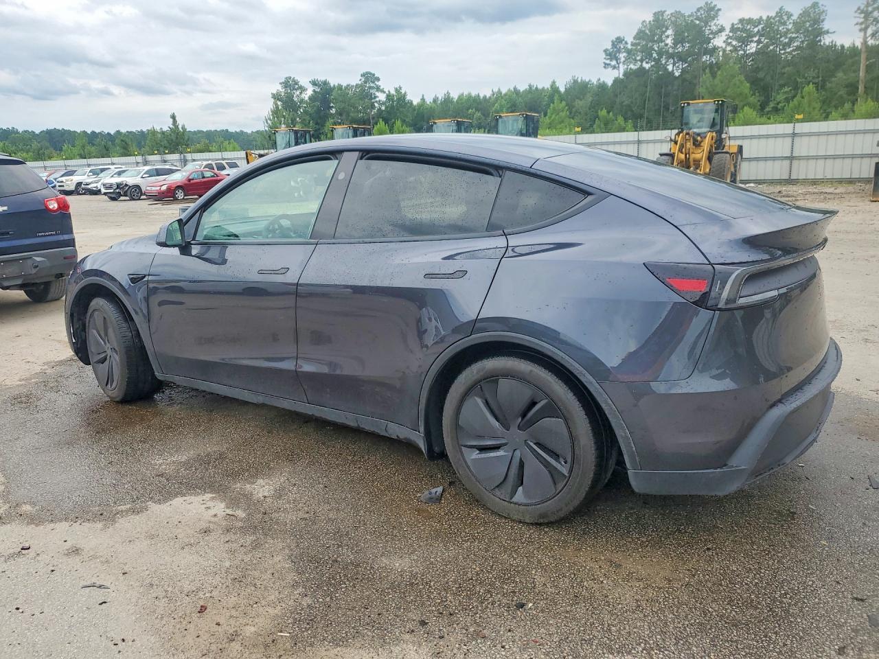 2026 Tesla Model Y - zdjęcie 2