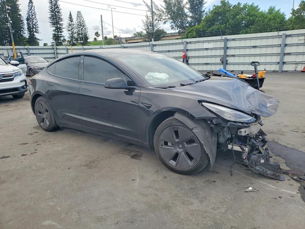 2021 Tesla Model 3 - zdjęcie 4
