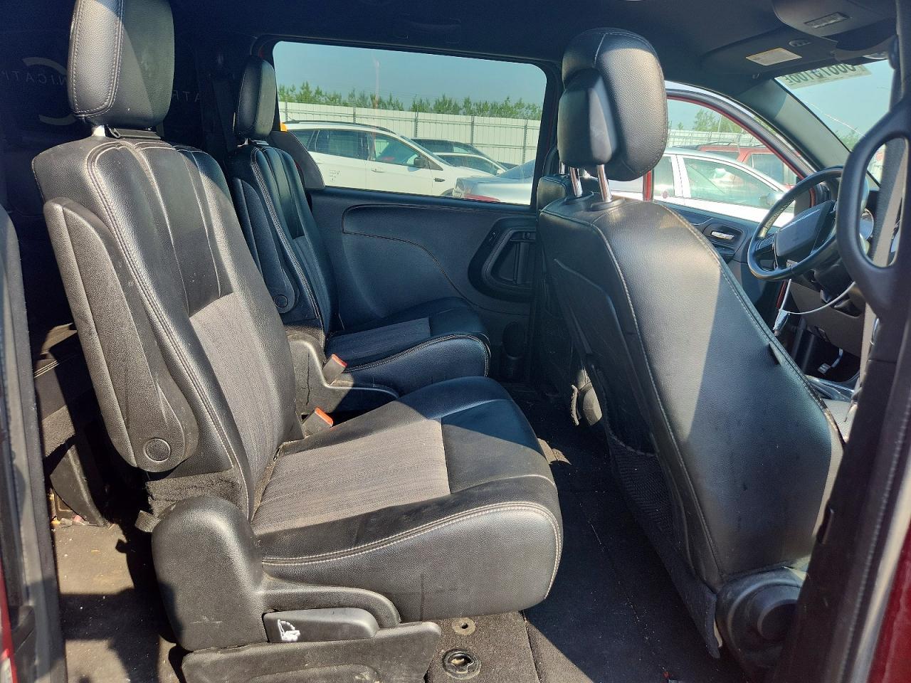 2015 Chrysler Town & Country S - zdjęcie 11