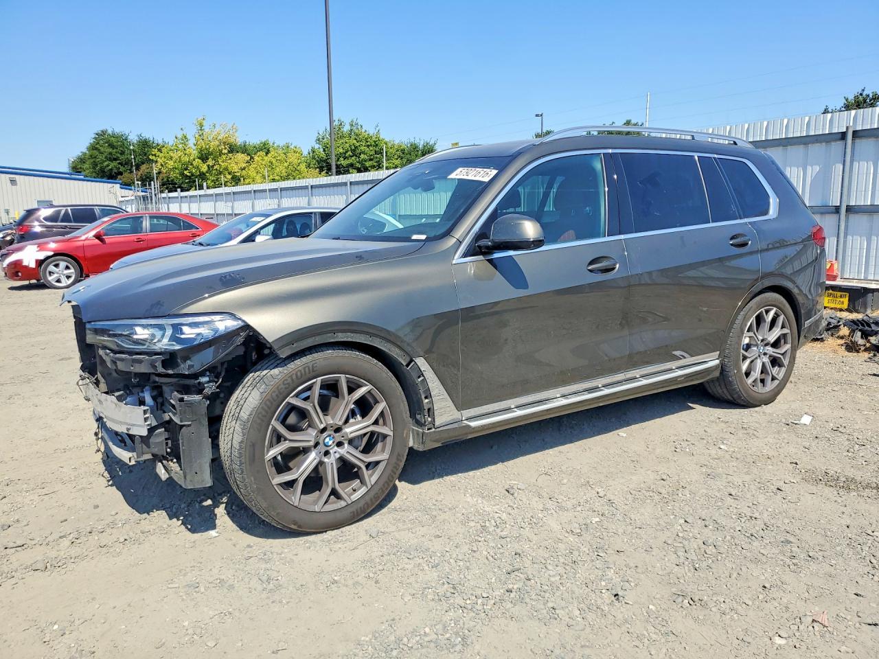 2021 BMW X7 xDrive40I - zdjęcie główne