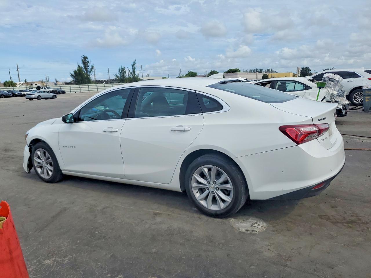 2022 Chevrolet Malibu Lt - zdjęcie 2