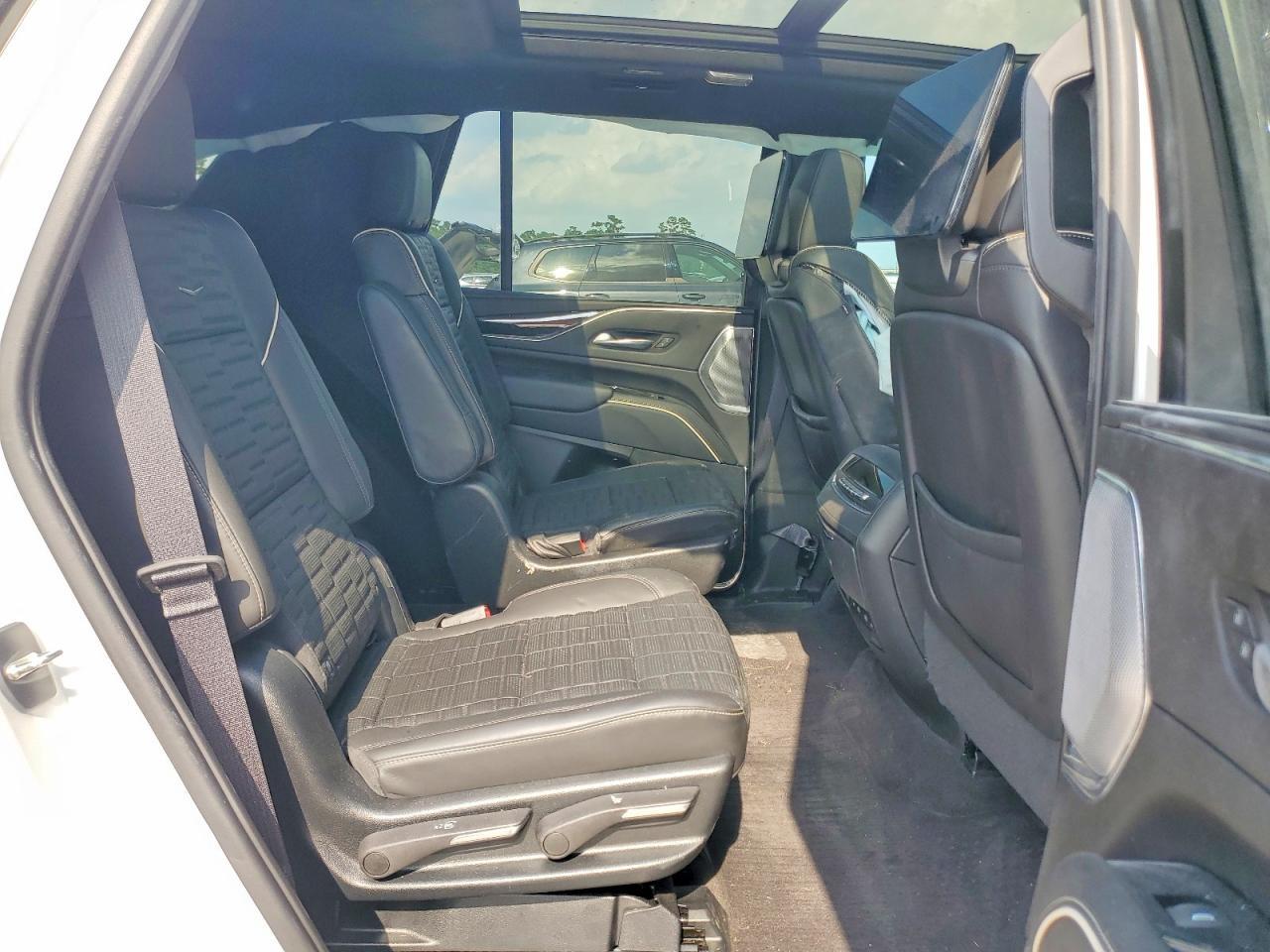 2023 Cadillac Escalade Sport Platinum - zdjęcie 11