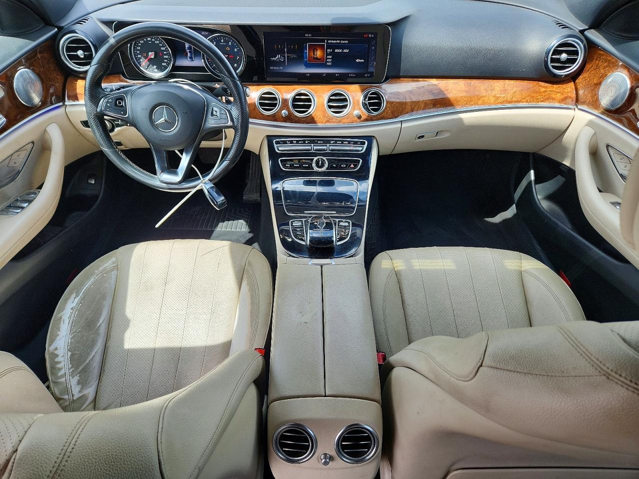2017 Mercedes-Benz E 300 4Matic - zdjęcie 15