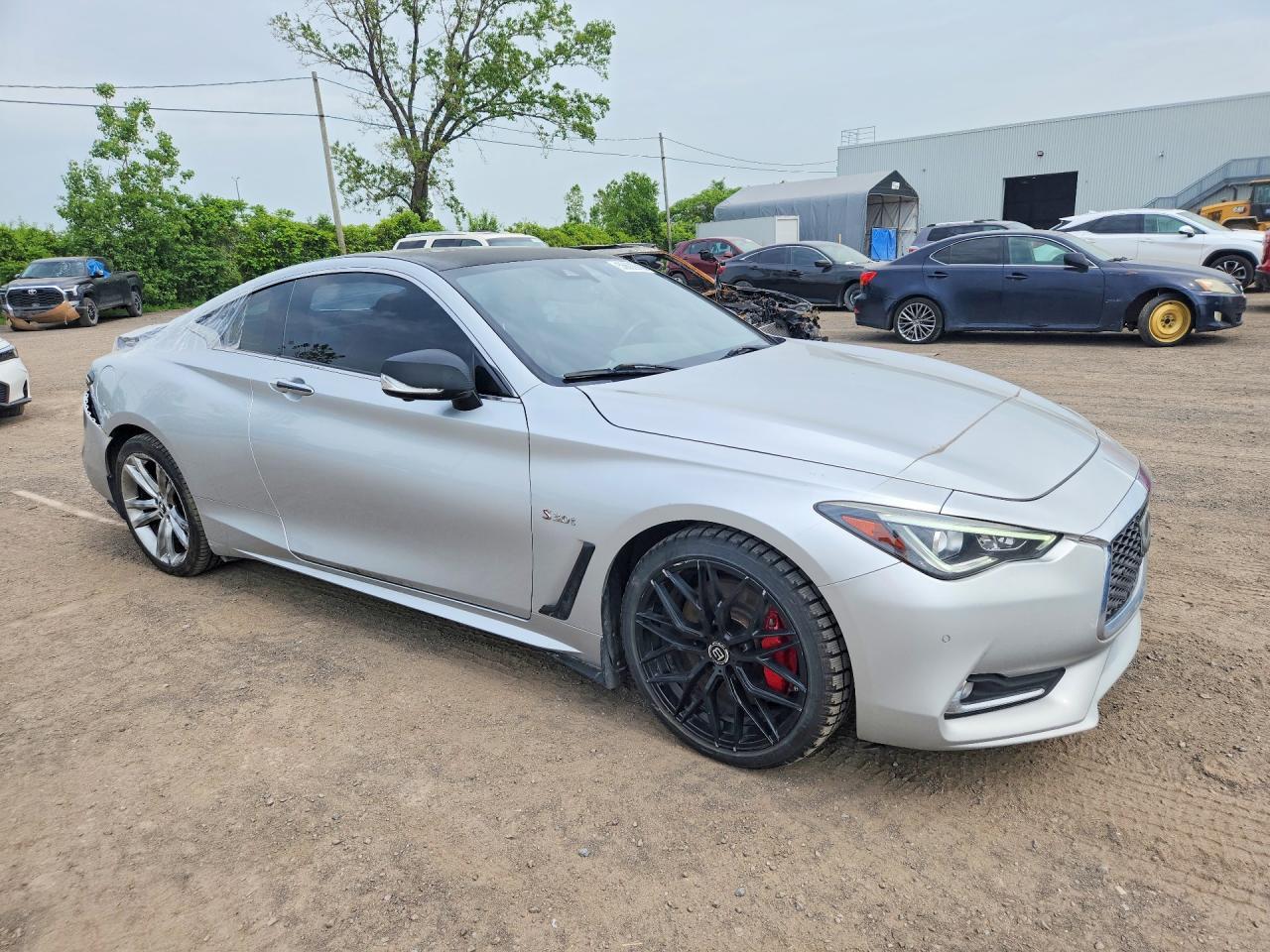 2017 Infiniti Q60 Red Sport 400 - zdjęcie 4