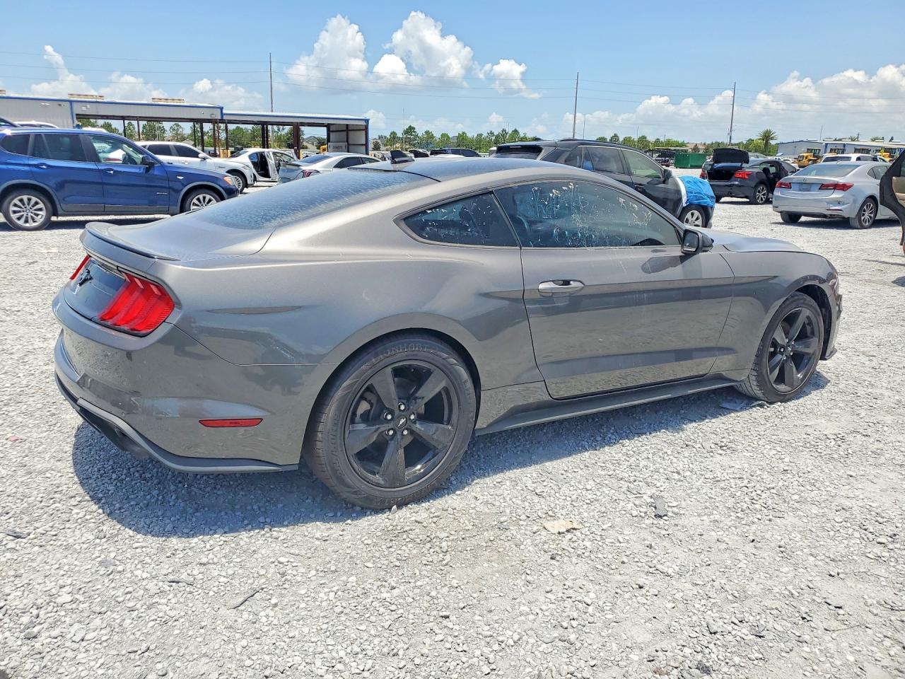 2021 Ford Mustang - zdjęcie 3