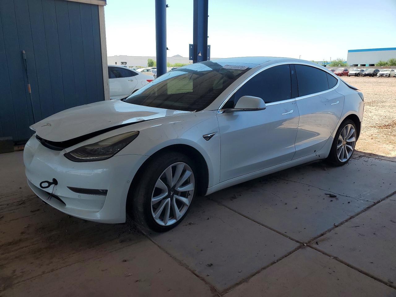 2019 Tesla Model 3 - zdjęcie główne