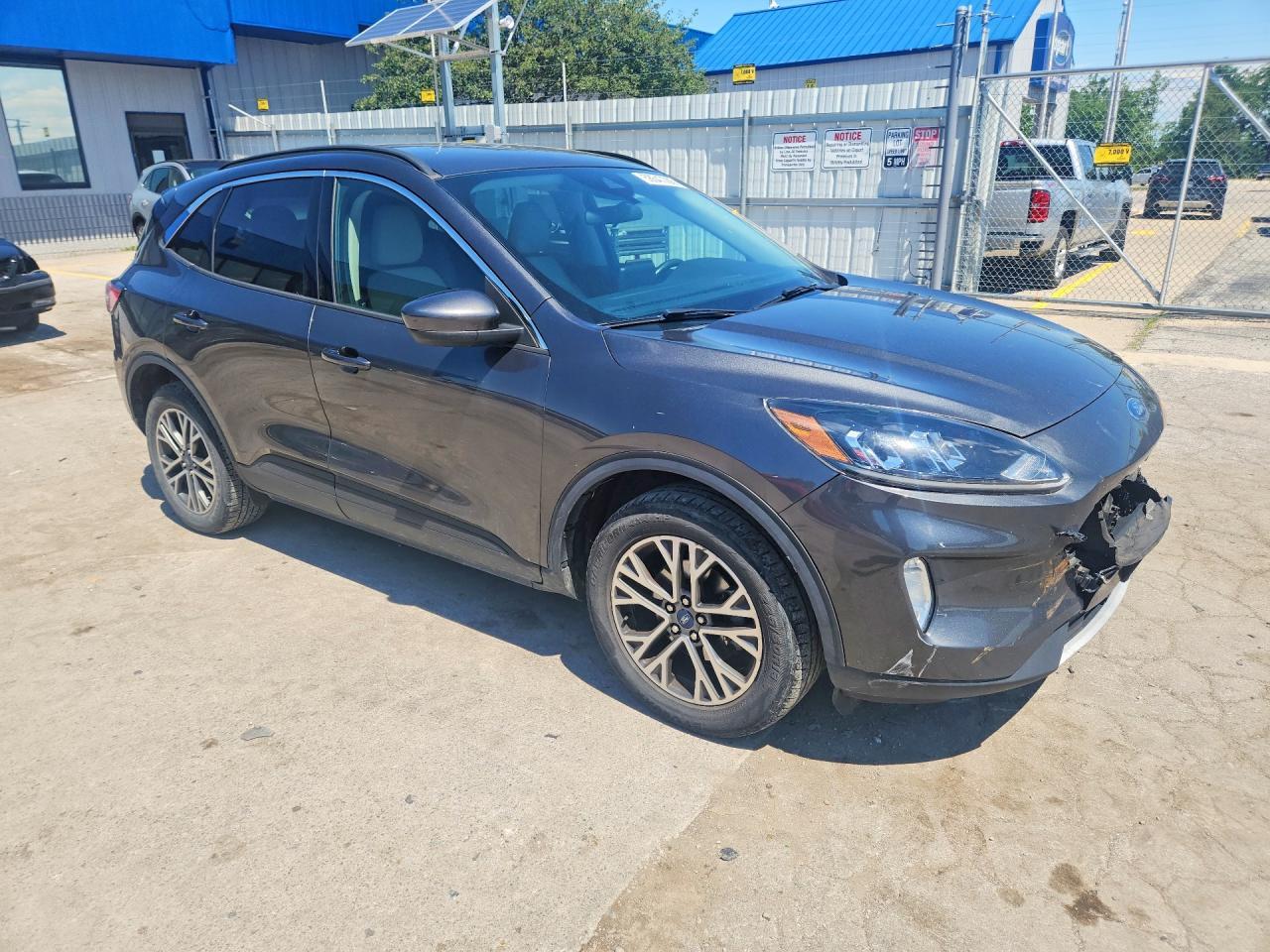 2020 Ford Escape Sel - zdjęcie 4