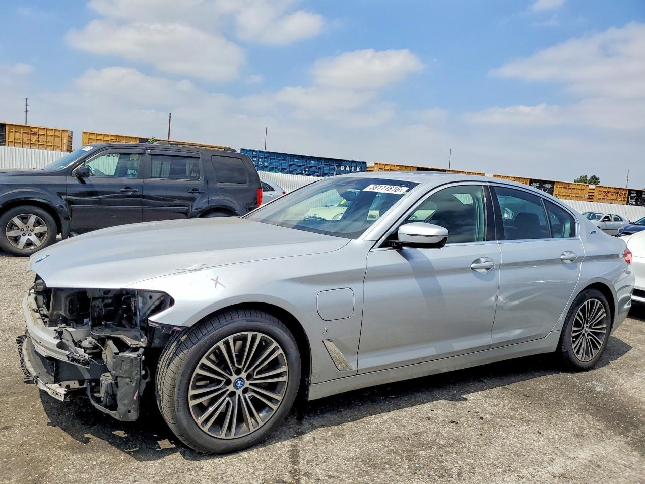 2019 BMW Seria 5 530e - zdjęcie główne