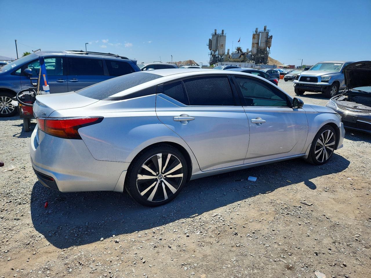 2019 Nissan Altima Sr - zdjęcie 3