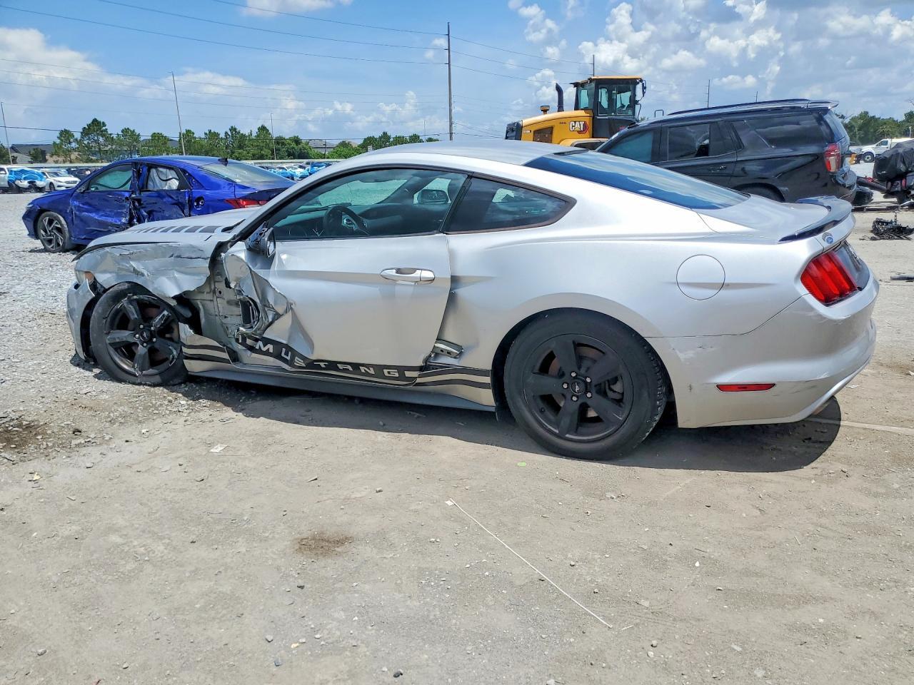 2016 Ford Mustang - zdjęcie 2