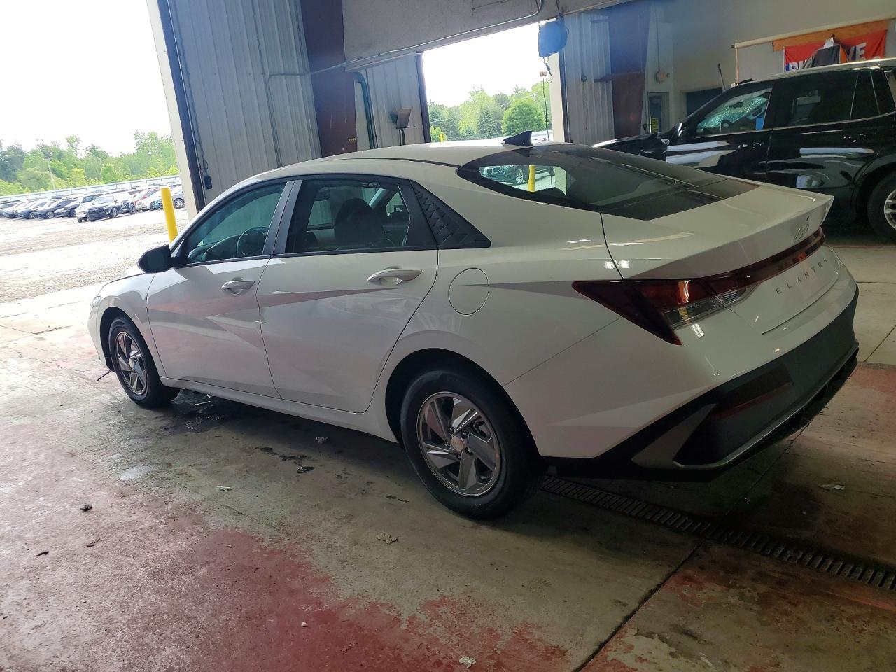 2026 Hyundai Elantra Se - zdjęcie 2