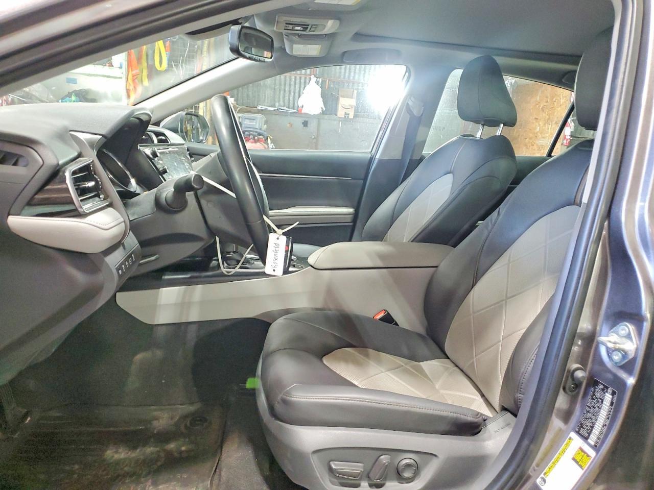 2019 Toyota Camry Xle - zdjęcie 7