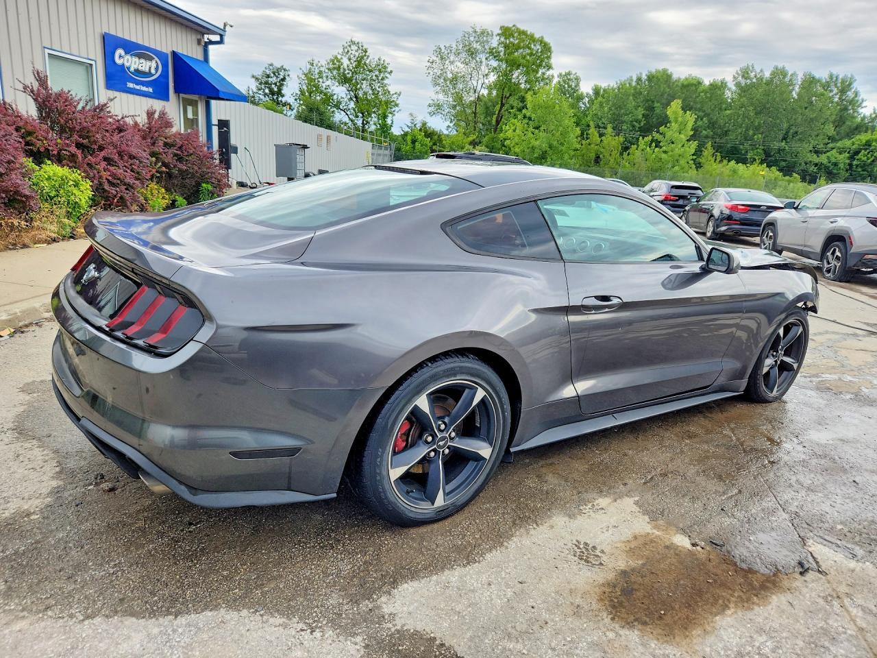 2018 Ford Mustang - zdjęcie 3