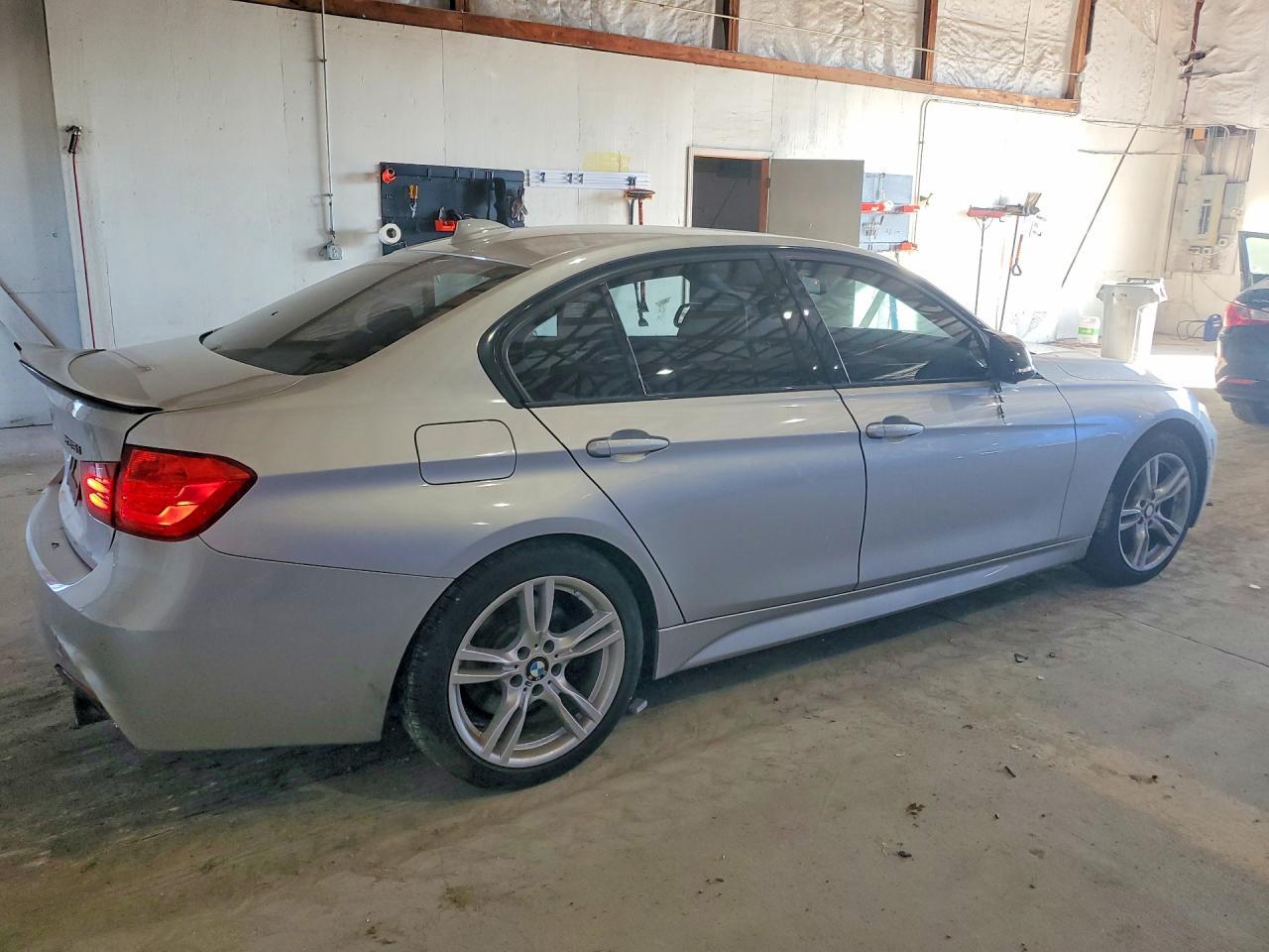 2013 BMW 335 Xi - zdjęcie 3